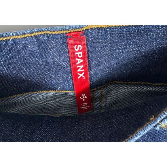 Spanx EveryWear Flare Jeans Dark Wash High Rise Long Blue Midnight Shade size S - Picture 9 of 9